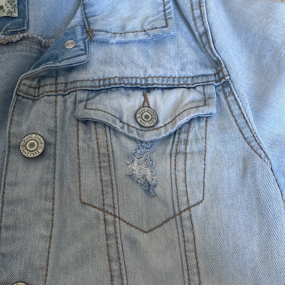 Ripped Jean jacket - Picture 3 of 3